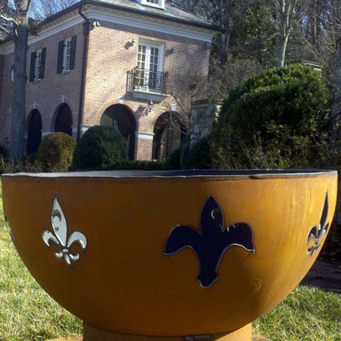 Fire Pit Art Fleur de Lis 36-Inch Handcrafted Carbon Steel Fire Pit (FDL) Outside the House