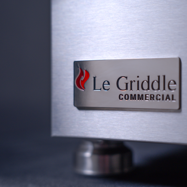 Le Griddle Commercial Series 75 30-Inch 2-Burner Built-In Gas Griddle Zoomed In Logo - lifestyle view