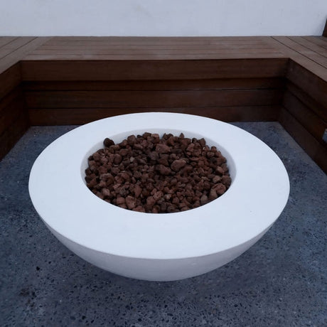 Stonelum Venecia 03 42-Inch Round White Fire Bowl with a wooden bench