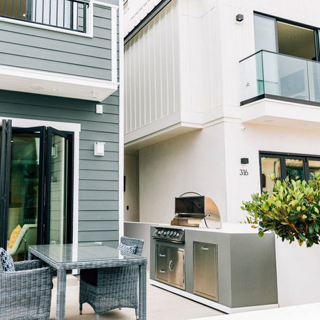 Summerset Sizzler 32-Inch 4-Burner Built-in Gas Grill Island Lifestyle 3